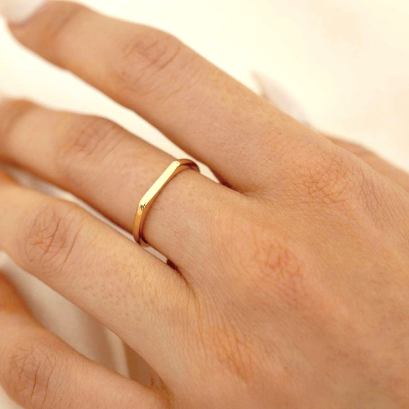 Anillo Coliseo Atemporal Minimalista