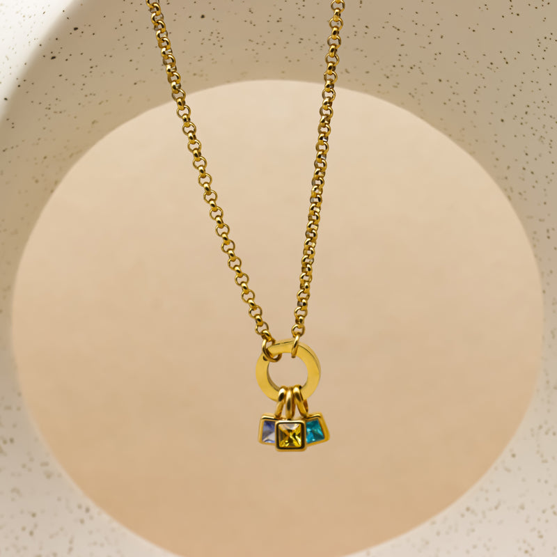 Colgante Minimalista con piedra de nacimiento.