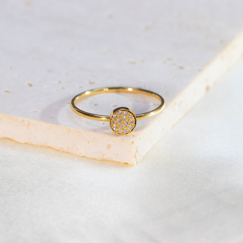 Elyra ring, with majestic and classy zirconia